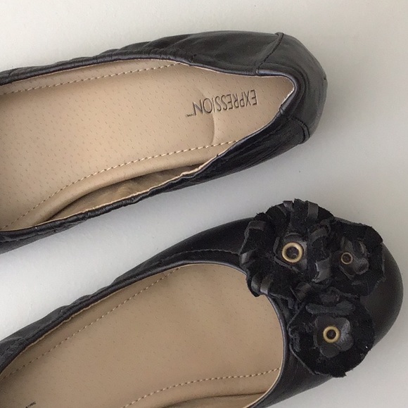 Black Ballet Flats with Flower Detail - Size 7 - Picture 2 of 5